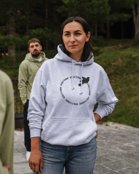 Vitaj v slobode | merch gdzntour - sivá